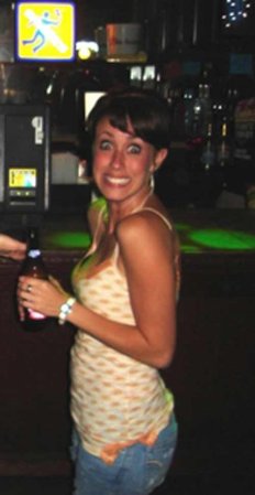 Fotos tomadas de la página que Casey Anthony mantenía en photobucket.com antes de ser juzgada y exonerada por la muerte de su hija Caley Anthony y que fueron consideradas como posible evidencia por la fiscalía.