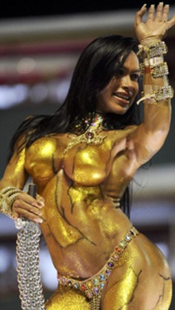 Bellezas deleitan al público en las celebraciones del carnaval de la República Dominicana.
