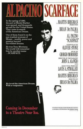 10. Scarface. Un juego de blanco y negro con la silueta de un Al Pacino que encierra en la expresión de su rostro toda la violencia y maldad que desplegará luego en la película. Es un afiche sencillo pero tremendamente efectivo.