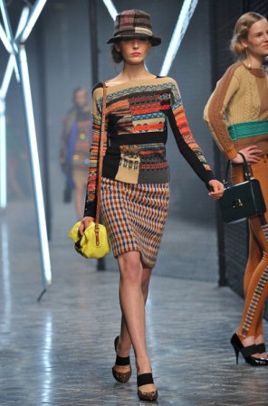 Los sombreros de estilo dandy se dejaron ver en abrigadoras versiones de lana, en colecciones como la de Sonia Rykiel.