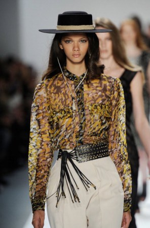 El estilo gaucho gana cada vez más terreno en la moda femenina. Si el look bohemio es lo tuyo, este sombrero es un must para ti.