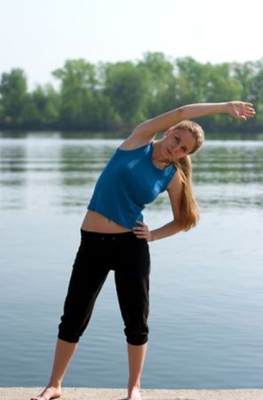 Inclinaciones de torso: Este ejercicio te dará mucha resistencia y flexibilidad, por lo que te dará mayor empuje al momento de penetrar y más resistencia para más horas de sexo.
