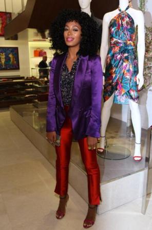 En un desfile de Salvatore Ferragamo, luciendo su juvenil e impactante look.