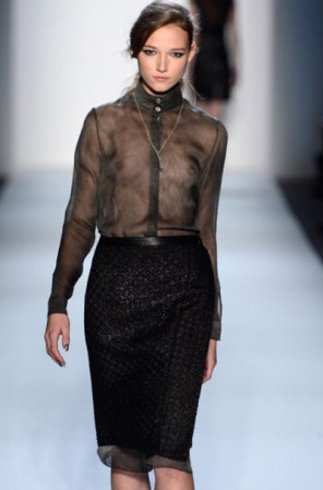 ¡Más transparencia! Esta vez en un look prêt-à-porter