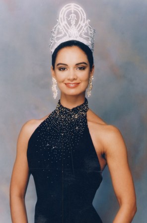 Jones afirma que la seguiridad que logró proyectar cuando participó en Miss Universo la llevó a ganar la corona. Así se lo mencionaron más tarde algunos jueces, que confesaron sentirse impactados con su actitud durante el certamen.