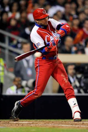 Considerado una de las estrellas actuales de la Serie Nacional e hijo de otro gran beisbolista cubano, Yulieski Gourriel ha representado a Cuba en los dos Clásicos Mundiales celebrados hasta el momento.