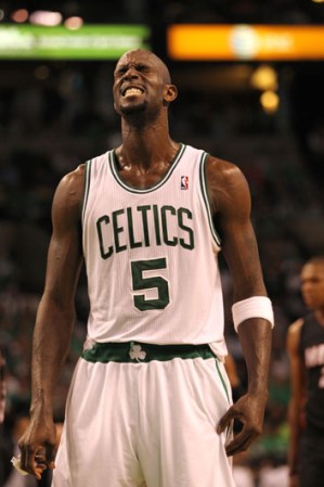 Frustración total, es la sensación que da la cara de Kevin Garnett, de los Celtics de Boston.