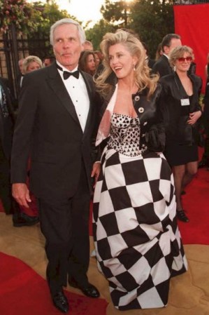 Jane Fonda en la gala del 95 lució un excéntrico diseño.