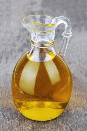 Aceite de oliva virgen: favorece la digestión, mejora la función del hígado, estimula la vesícula biliar, beneficia la dinámica intestinal y combate el estreñimiento, todos estos son procesos ligados a la depuración.