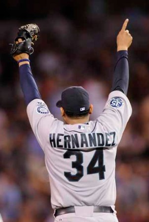 15 DE AGOSTO: Por primera vez en la centenaria historia del béisbol de las Grandes Ligas se completaron tres Juegos Perfectos en una misma temporada..