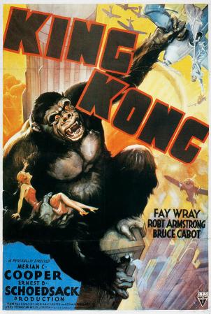 5. King Kong. <br />Cuando en 1933 se promocionó esta cinta, gran parte de su éxito se debió a su afiche. En él se mostraba a un simio gigantesco, con el cuerpo de una mujer en la mano y caminando entre los edificios de New York. Debe haber sido asombroso.