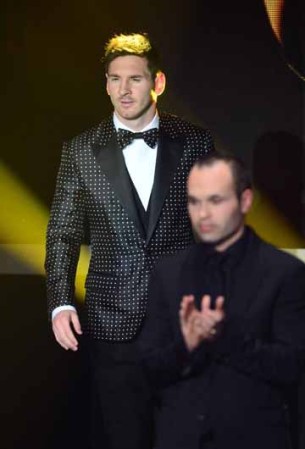 El premio lo dejó solo al tope de la lista de jugadores que más veces se llevaron el Balón de Oro, por encima del francés Zinedine Zidane y el brasileño Ronaldo, quienes lo ganaron tres veces.