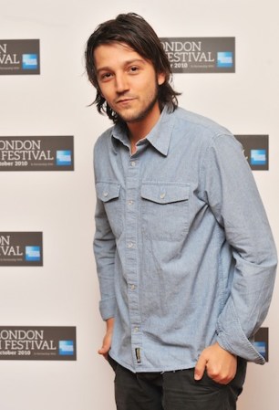 En el London Film Festival, también en el 2010, año de gran proyección internacional para este par, Diego trae una barba más corta.