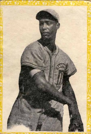 El inmortal Martín Dihígo en la temporada de 1944-45 con el uniforme del Habana en la Liga Profesional Cubana.