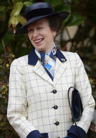 La Princesa Ana, acompaño a la Reina Isabel el servicio de Pascua.