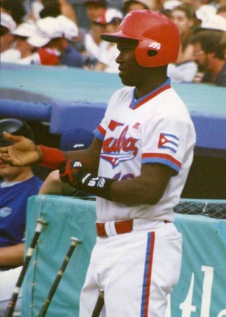 Omar Linares, con de 368 average de por vida, conserva aún el promedio histórico de bateo más alto de las actuales Series Nacionales de Béisbol cubanas.