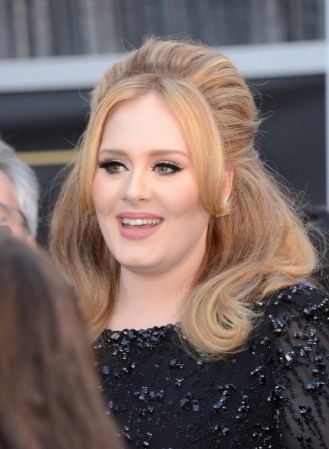 La cantante Adele, ha sobresalido por su talento, ganadora de un Oscar, es de las mujeres más solicitadas en la web, segun un estudio de Google.