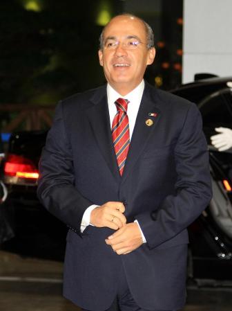Adicionalmente, otros cables dicen que el presidente mexicano Felipe Calderón colabora con Estados Unidos para aislar a Chávez.
