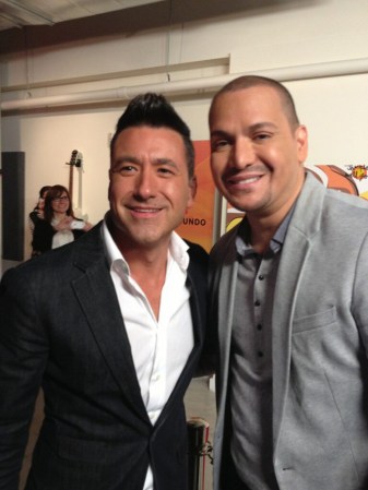 El junte del presentador Jorge Bernal y el salsero Victor Manuelle.