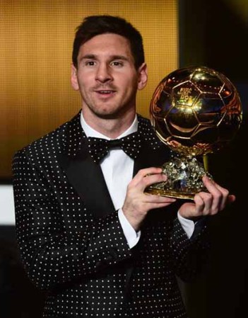 Lionel Messi volvió a engrandecer la historia del fútbol mundial al convertirse en el primer futbolista que gana cuatro veces seguidas el Balón de Oro al mejor jugador del año de la FIFA.
