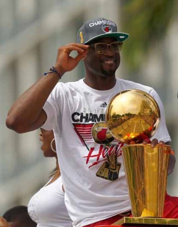 22 DE JUNIO: Finalmente, y después de muchas promesas y decepciones, el Miami Heat y los "Beach Boys" lograron su primer anillo de campeón para los fanáticos del Sur de la Florida.