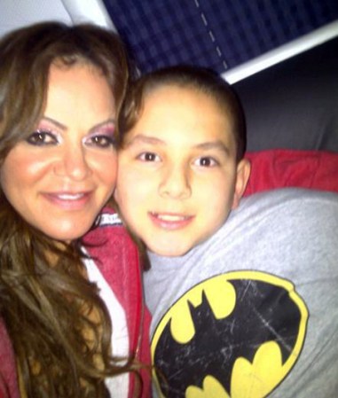 Jenni Rivera con su hijo Johnny.
