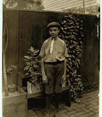 Un "niño correo" empleado para llevar y traer mensajes en la ciudad de New York.