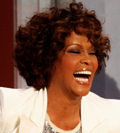 11 DE FEBRERO, 2012: La cantante estadounidense Whitney Houston muere a los 48 años ahogada en una bañera.