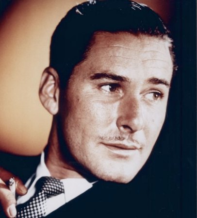 Errol Flynn, actor estadounidense y bebedor empedernido. Murió a la edad de 63 años a causa de una caída en su casa en Los Ángeles.