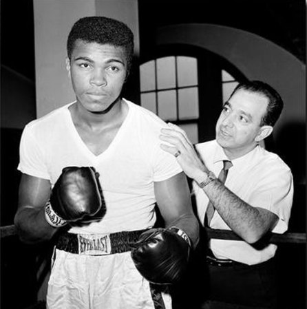 1 DE FEBRERO, 2012: Angelo Dundee, entrenador de boxeadores (ente ellos Muhammad Ali) muere a los 90 años de edad.