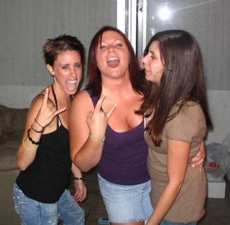 Fotos tomadas de la página que Casey Anthony mantenía en photobucket.com antes de ser juzgada y exonerada por la muerte de su hija Caley Anthony y que fueron consideradas como posible evidencia por la fiscalía.