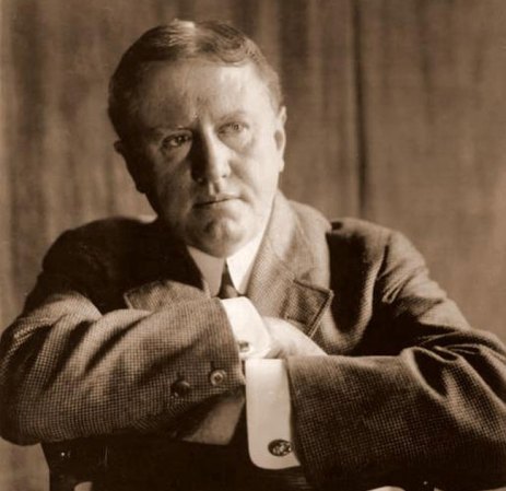 O. Henry, escritor y periodista estadounidense, murió a la edad de 47 años a causa de una cirrosis hepática.