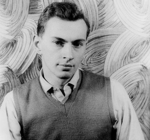 31 DE JULIO, 2012: El novelista, dramaturgo y novelista estadounidense Gore Vidal fallece a los 86 años de neumonía.