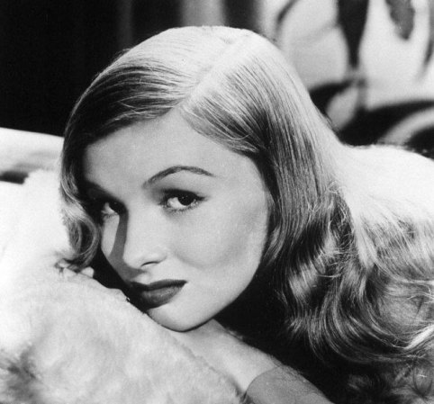 Veronica Lake, actriz y modelo estadounidense, murió a la edad de 50 años a causa varias complicaciones por su alcoholismo.