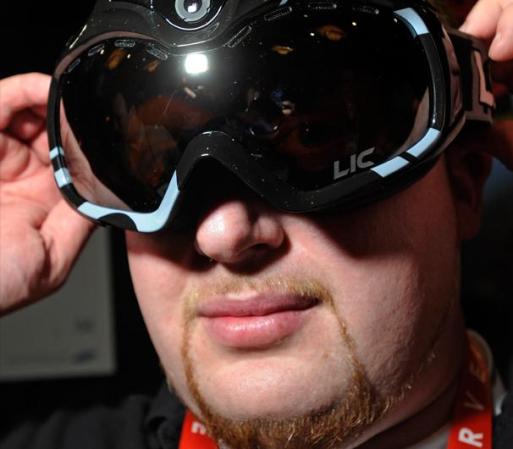 Las gafas Liquid Image, tienen incorporada la tecnología Wi-Fi, y actualmente están a la venta por un costo de $399.