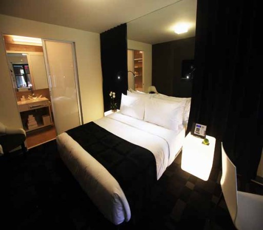 El hotel boutique tiene 105 habitaciones lujosas y está localizado entre las avenidas 10 y 11 cerca de Times Square.