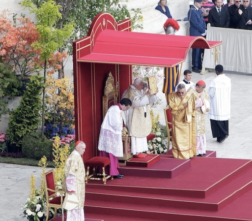 El Papa realizó la ceremonia desde la Plaza de San Pedro, en El Vaticano.