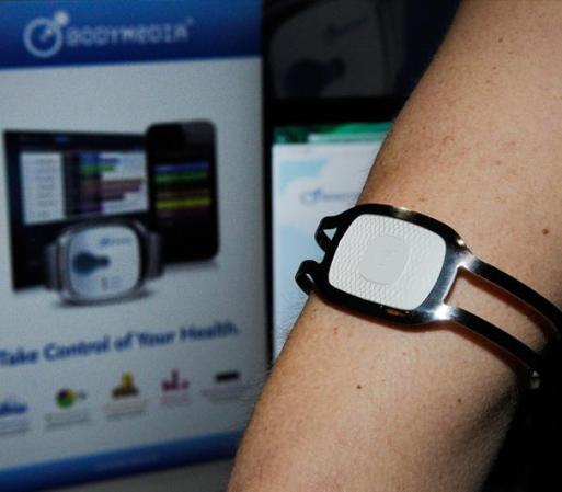 Una banda de brazo Body Media en el evento de electrónicos 2013 International CES, que se lleva a cabo en el Centro de Convenciones del Mandalay Bay en Las Vegas, Nevada.