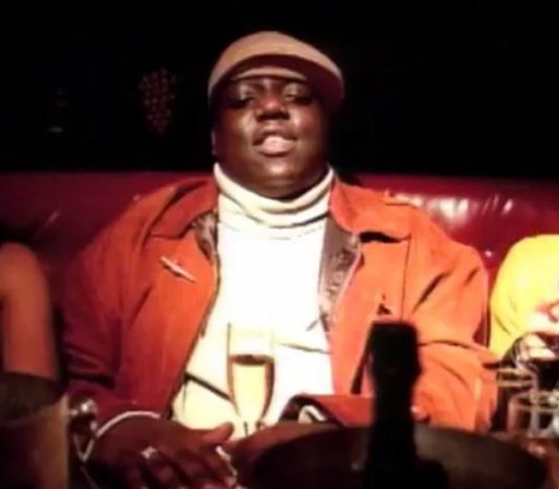 El rapero Biggie Smalls, también conocido como The Notorious B.I.G. (1972-1997), murió asesinado a los 24 años. Aunque su muerte sigue sin resolverse, personas cercanas han asegurado que fue venganza por el asesinato, seis meses antes de su rival el rapero Tupac Shakur, también tiroteado en su automóvil.