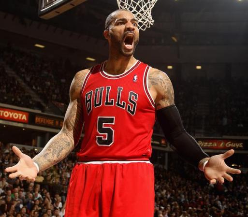 La experiencia de ver a los Bulls de Chicago jugar no está completa sin las muecas de Carlos Boozer, definitivamente el rey en estas ligas.