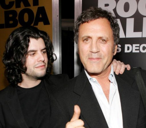 Otro que muere joven: Sage Stallone. El hijo del actor Sylvester Stallone (izquierda en la foto) fue encontrado sin vida en su casa de Los Ángeles el 13 de julio.