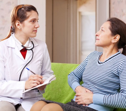 El historial médico de un individuo es más importante que la edad del donante. En los Estados Unidos han habido donantes de hígado de 92 años.