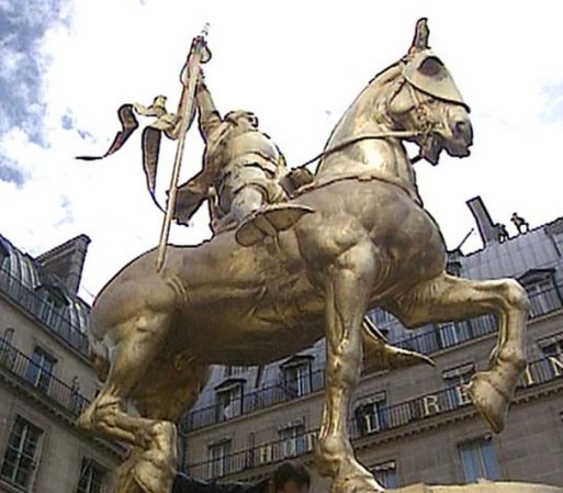 En 1431, Juana de Arco murió quemada en Inglaterra a los 19 años de edad, tras ser líder militar en Francia y ganar importantes batallas.