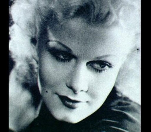 La actriz Jean Harlow murió a los 26 años de edad tras una fatal falla en el hígado.