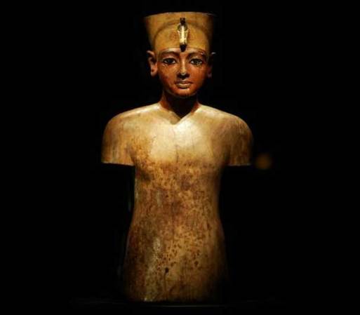 El faraón de Egipto Tutankhamun murió a los 18 años de edad víctima de malaria.