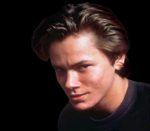 El actor River Phoenix murió a los 23 años de edad a causa de una sobredosis de drogas.