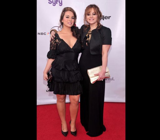 Jenni se había distanciado de su hija mayor "Chiquis", pues rumores decían que ésta había sido la causa de su separación con Loaiza.
