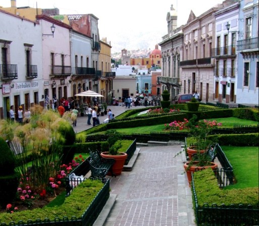 El Festival Cervantino se inauguró en 1972 y cada año ofrece lo mejor de opera, música, cine, danza, etc.