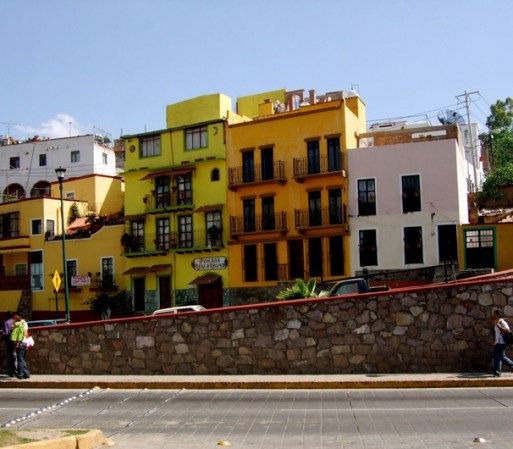 El colorido en gran parte de sus construcciones, hace que a pesar de su antigüedad Guanajuato tenga una imagen jovial.