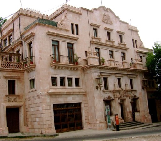 Gran parte de sus edificios históricos han sido restaurados para mantener su belleza.